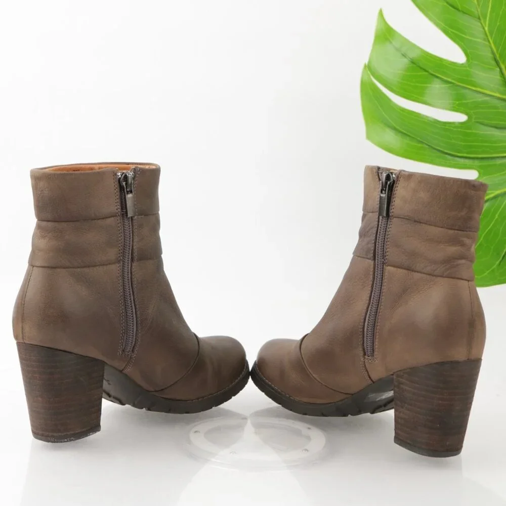 Clarks Womens Mission Zelle Boot Size 6‎ Brown Leather Block Heel Lug Sole Comfy
